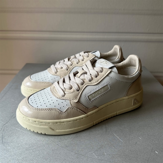 Autry Medalist Low Sneakers, White/Rose